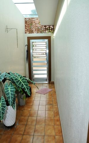 Casa para alugar com 180m², 3 quartos e 5 vagas Casa para alugar com 180m², 3 quartos e 5 vagasDetalhe - Corredor Lateral