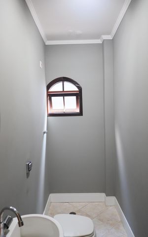 Casa à venda com 198m², 3 quartos e 2 vagasBanheiro 3