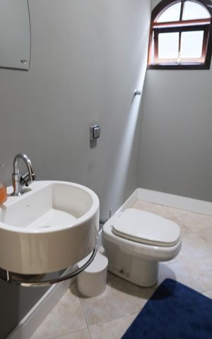 Casa à venda com 198m², 3 quartos e 2 vagasBanheiro 3