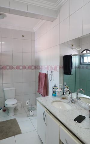 Casa à venda com 198m², 3 quartos e 2 vagasBanheiro da Suíte 1