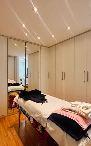 Casa de condomínio à venda com 630m², 5 quartos e 4 vagasCloset suite 2