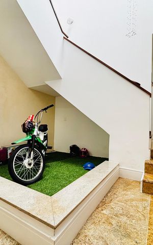 Casa de condomínio à venda com 630m², 5 quartos e 4 vagasSala 1