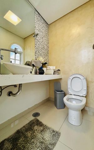 Casa de condomínio à venda com 630m², 5 quartos e 4 vagasLavabo 