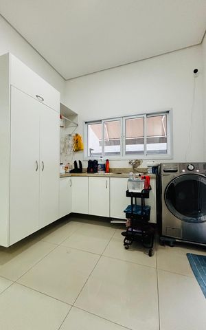 Casa de condomínio à venda com 630m², 5 quartos e 4 vagasLavanderia 