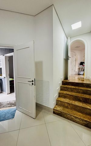 Casa de condomínio à venda com 630m², 5 quartos e 4 vagasLavanderia 