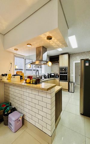 Casa de condomínio à venda com 630m², 5 quartos e 4 vagasCozinha 