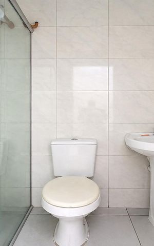 Casa para alugar com 45m², 2 quartos e 3 vagas Casa para alugar com 45m², 2 quartos e 3 vagasBanheiro