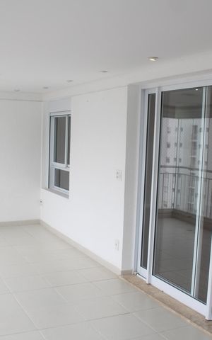 Apartamento para alugar com 162m², 3 quartos e 3 vagasVaranda