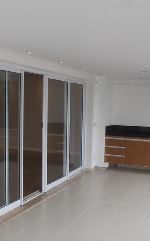 Apartamento para alugar com 162m², 3 quartos e 3 vagasVaranda