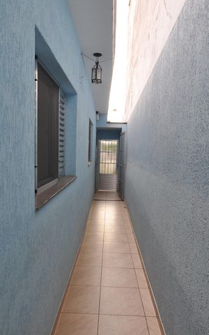 Casa à venda com 138m², 3 quartos e 3 vagasCorredor
