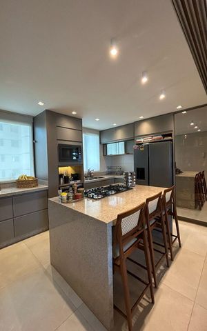 Apartamento à venda com 134m², 4 quartos e 4 vagas Apartamento à venda com 134m², 4 quartos e 4 vagasCozinha