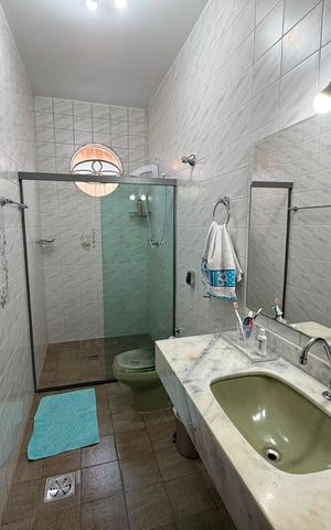 Casa à venda com 249m², 4 quartos e 4 vagas Casa à venda com 249m², 4 quartos e 4 vagasbanheiro 1