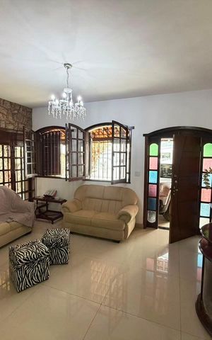 Casa à venda com 249m², 4 quartos e 4 vagas Casa à venda com 249m², 4 quartos e 4 vagasSala