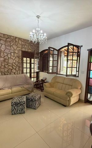 Casa à venda com 249m², 4 quartos e 4 vagas Casa à venda com 249m², 4 quartos e 4 vagasSala