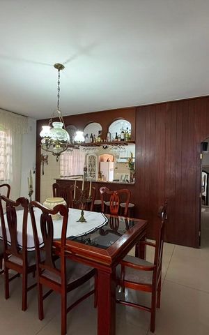 Casa à venda com 249m², 4 quartos e 4 vagas Casa à venda com 249m², 4 quartos e 4 vagascopa