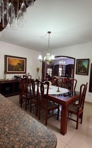 Casa à venda com 249m², 4 quartos e 4 vagas Casa à venda com 249m², 4 quartos e 4 vagascopa