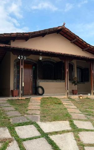 Casa à venda com 249m², 4 quartos e 4 vagas Casa à venda com 249m², 4 quartos e 4 vagasFachada