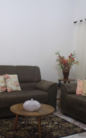 Casa à venda com 140m², 2 quartos e 2 vagasSala