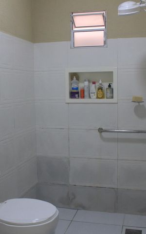 Casa à venda com 140m², 2 quartos e 2 vagasBanheiro 1