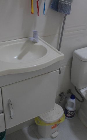 Casa à venda com 140m², 2 quartos e 2 vagasBanheiro 1