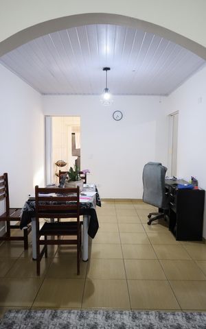 Casa à venda com 200m², 2 quartos e 2 vagasSala