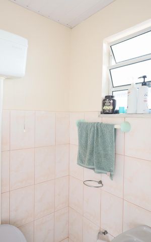 Casa à venda com 200m², 2 quartos e 2 vagasLavabo