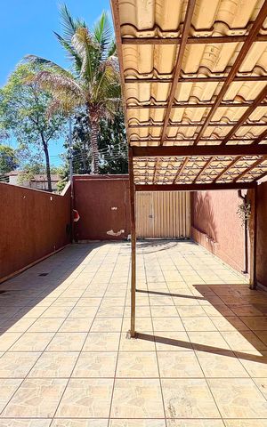 Casa à venda com 250m², 3 quartos e 4 vagas Casa à venda com 250m², 3 quartos e 4 vagasGaragem