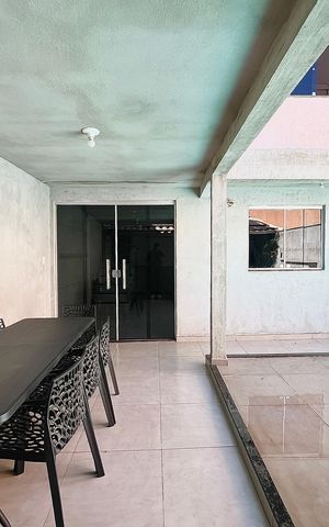 Casa à venda com 250m², 3 quartos e 4 vagas Casa à venda com 250m², 3 quartos e 4 vagasQuintal