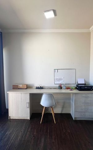 Casa à venda com 250m², 3 quartos e 4 vagas Casa à venda com 250m², 3 quartos e 4 vagasEscritório