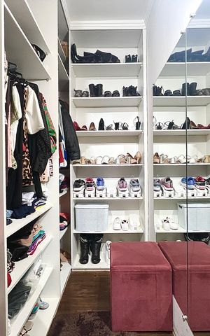 Casa à venda com 250m², 3 quartos e 4 vagas Casa à venda com 250m², 3 quartos e 4 vagasCloset da suíte