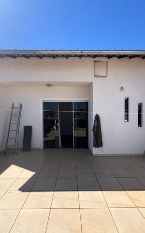 Casa à venda com 250m², 3 quartos e 4 vagas Casa à venda com 250m², 3 quartos e 4 vagasCobertura