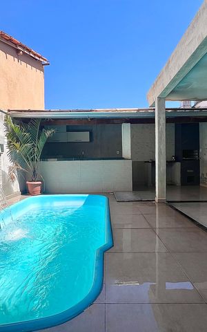 Casa à venda com 250m², 3 quartos e 4 vagas Casa à venda com 250m², 3 quartos e 4 vagasPiscina