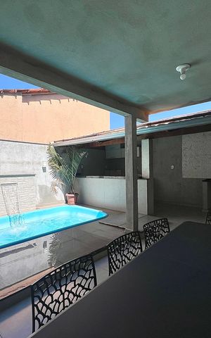 Casa à venda com 250m², 3 quartos e 4 vagas Casa à venda com 250m², 3 quartos e 4 vagasPiscina