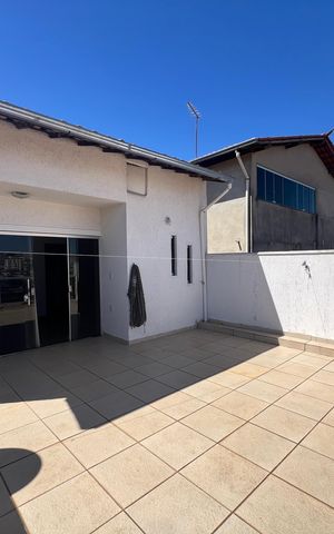 Casa à venda com 250m², 3 quartos e 4 vagas Casa à venda com 250m², 3 quartos e 4 vagasCobertura