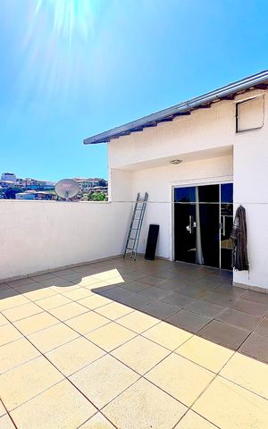 Casa à venda com 250m², 3 quartos e 4 vagas Casa à venda com 250m², 3 quartos e 4 vagasVista da Varanda