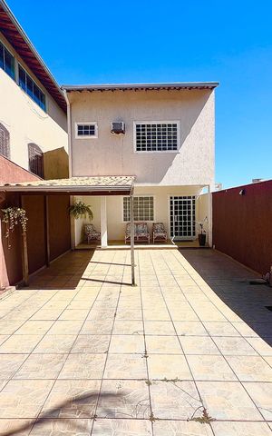 Casa à venda com 250m², 3 quartos e 4 vagas Casa à venda com 250m², 3 quartos e 4 vagasFachada