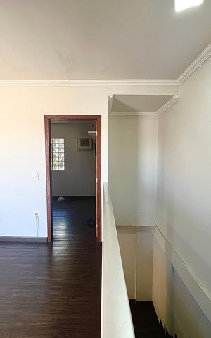 Casa à venda com 250m², 3 quartos e 4 vagas Casa à venda com 250m², 3 quartos e 4 vagasCobertura