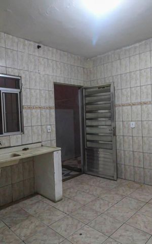 Casa para alugar com 32m², 1 quarto e sem vaga