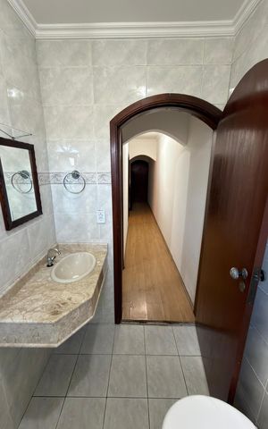 Casa para alugar com 150m², 3 quartos e 2 vagas Casa para alugar com 150m², 3 quartos e 2 vagasBanheiro Social