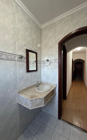Casa para alugar com 150m², 3 quartos e 2 vagas Casa para alugar com 150m², 3 quartos e 2 vagasBanheiro Social