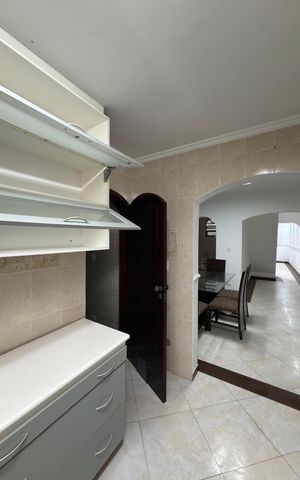 Casa para alugar com 150m², 3 quartos e 2 vagas Casa para alugar com 150m², 3 quartos e 2 vagasCozinha