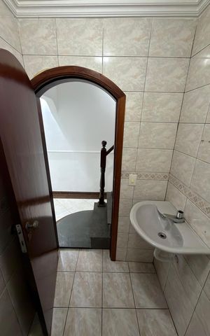 Casa para alugar com 150m², 3 quartos e 2 vagas Casa para alugar com 150m², 3 quartos e 2 vagasLavabo