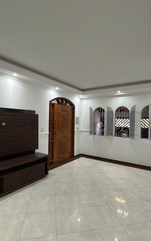 Casa para alugar com 150m², 3 quartos e 2 vagas Casa para alugar com 150m², 3 quartos e 2 vagasSala