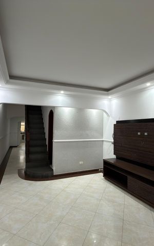 Casa para alugar com 150m², 3 quartos e 2 vagas Casa para alugar com 150m², 3 quartos e 2 vagasSala