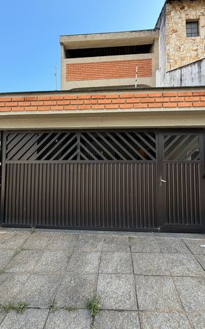 Casa para alugar com 150m², 3 quartos e 2 vagas Casa para alugar com 150m², 3 quartos e 2 vagasFachada