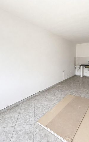 Studio para alugar com 28m², 1 quarto e 1 vagaSala/Quarto/Cozinha
