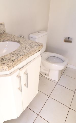 Casa para alugar com 200m², 3 quartos e 4 vagasBanheiro da varanda