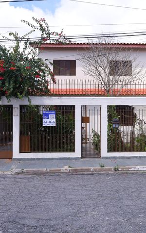 Casa para alugar com 160m², 4 quartos e 3 vagasFachada