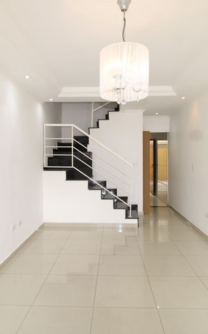 Casa à venda com 85m², 2 quartos e 2 vagasSala