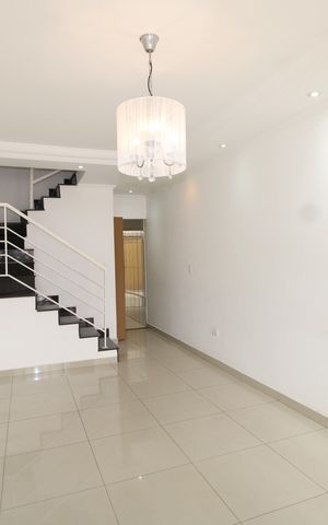 Casa à venda com 85m², 2 quartos e 2 vagasSala